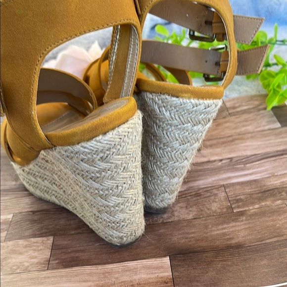 Report Yellow Espadrille Wedges with Straps - Picture 2 of 6